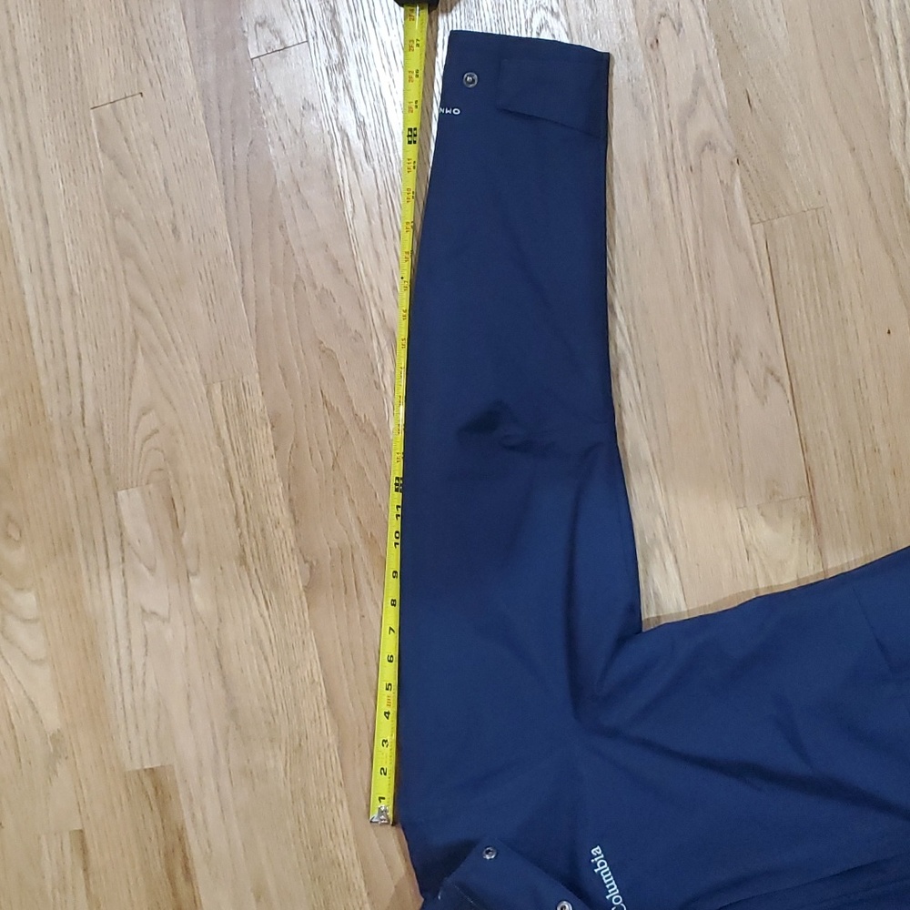 COLUMBIA  SPORTSWEAR COMPANY - Picture 11 of 16